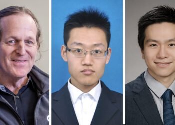 Metabolic changes in plasma and immune cells associated with COVID-19 severity, can predict patient survival