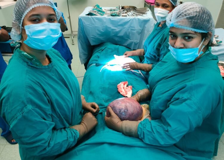 A 2.5 kg cyst with multiple fibroids successfully removed from a 48yr-old woman’s uterus